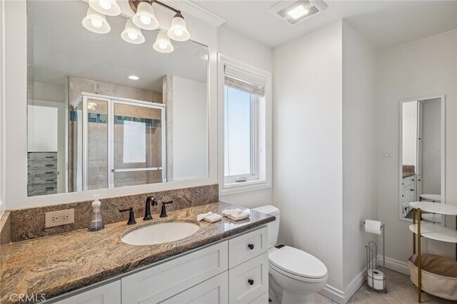 Building Photo - 6111 Seashore Dr