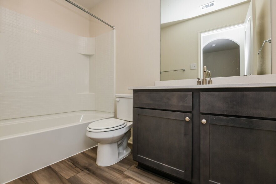 Building Photo - 1332 Redpine Dr