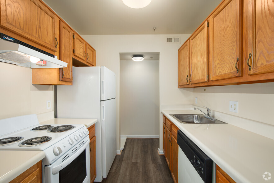 3BR, 2BA - 966SF-Kitchen - Jamestown Commons for Adults 55+