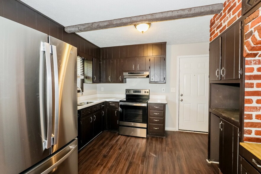 Building Photo - 446 Wexwood Dr