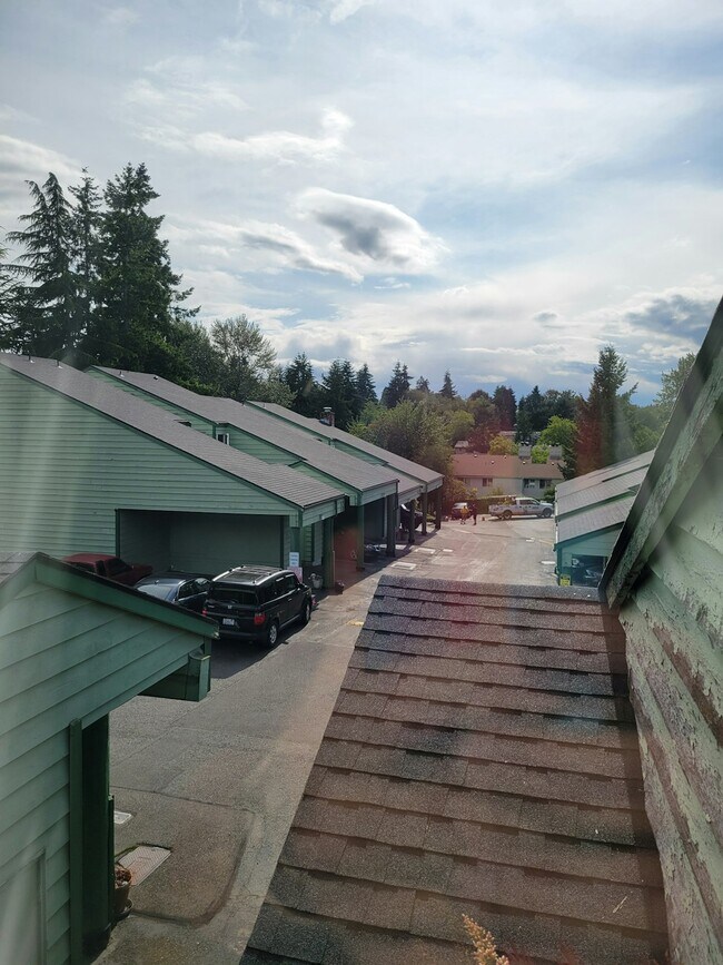 Building Photo - 318 S 174th Pl