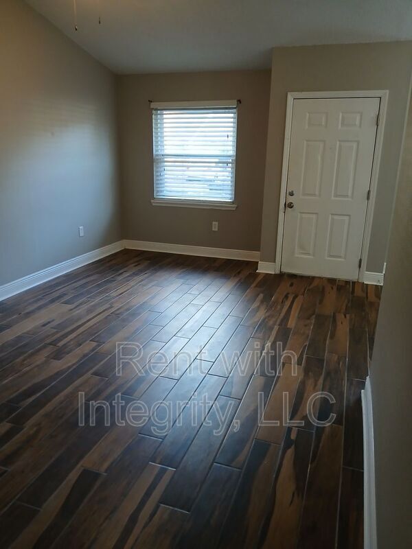 Building Photo - 445 Cactus St