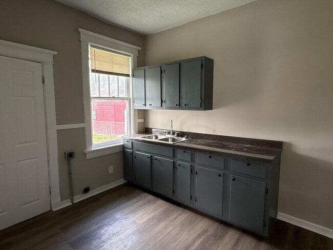 Building Photo - Newly updated 3-bedroom, 1-bath home - Open To Section 8