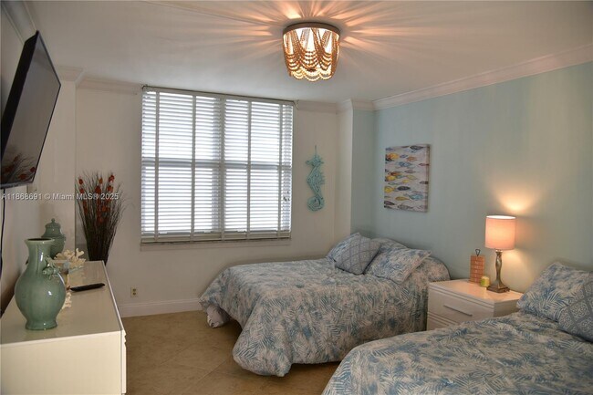 Building Photo - 3725 S Ocean Dr
