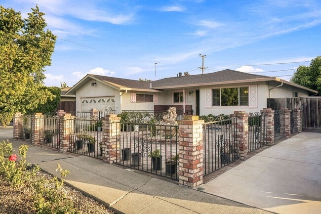 Building Photo - 4448 Irvington Ave