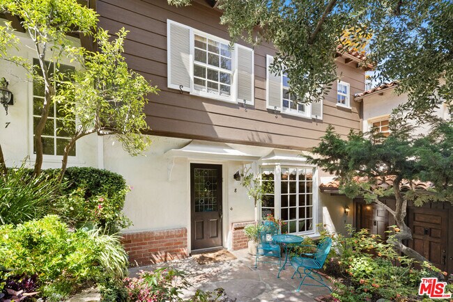 Building Photo - 10966 Strathmore Dr