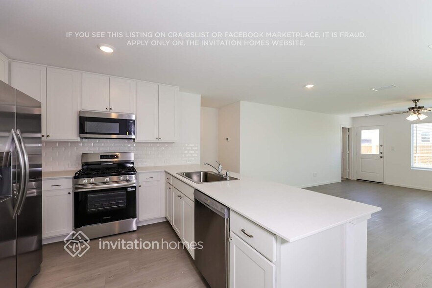 Building Photo - 1834 Sanderling St