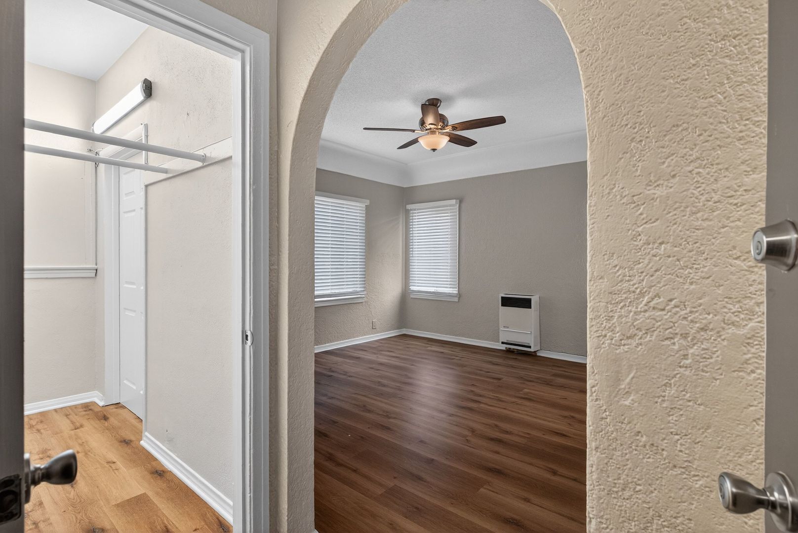 Building Photo - 1324 N Peterson Ave