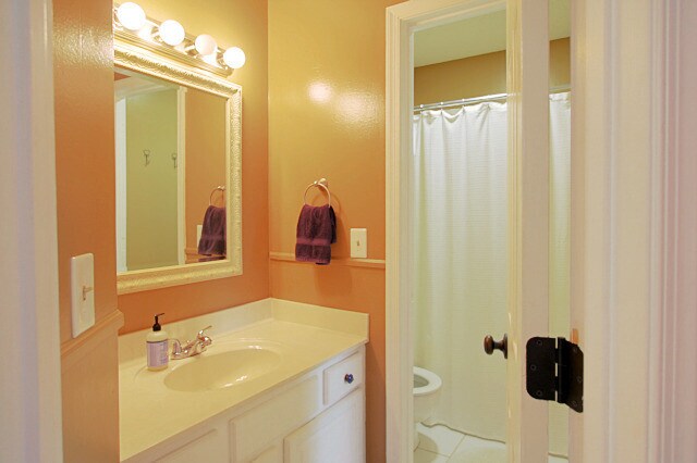 Building Photo - Stunning, Modern 2 Bed, 2 Bath with Office in Woodcroft!