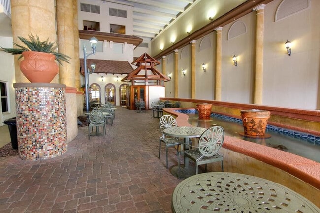 Building Photo - 9900 S Thomas Dr