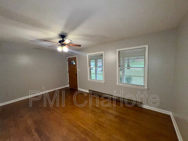Building Photo - 3017 Arnold Dr