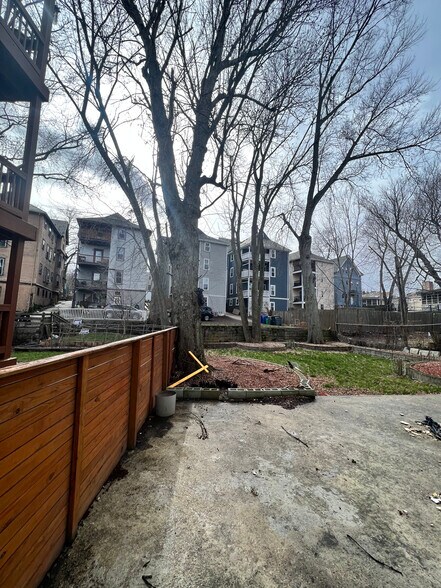 Building Photo - 45 Mozart St