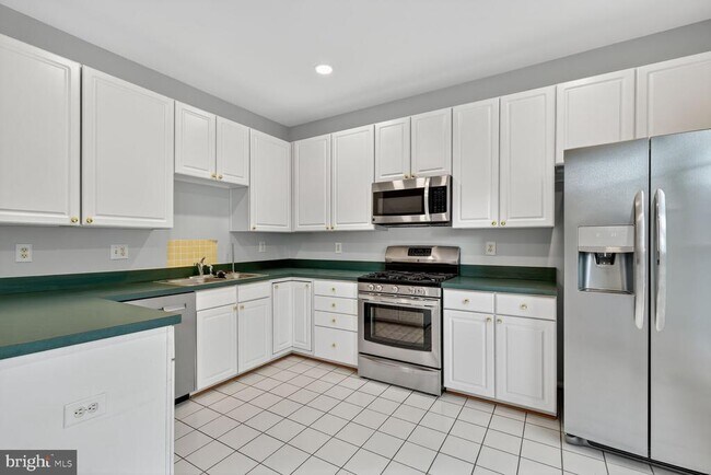 Building Photo - 5223 Ballycastle Cir