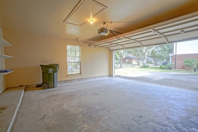 Building Photo - 5602 Whisper Ridge Dr