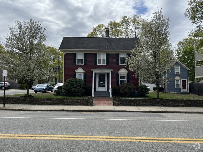 Building Photo - 834 Main St