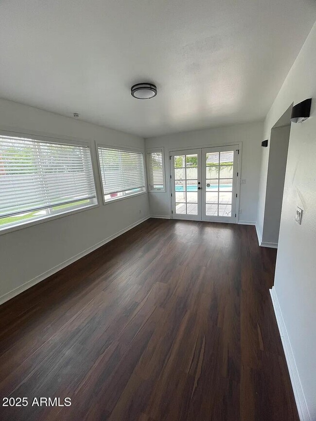 Building Photo - 4023 E Heatherbrae Dr