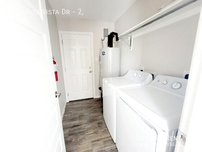 Building Photo - 1424 Alta Vista Dr