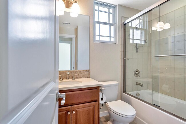 Building Photo - WOW! GREAT HOME! Mountain View!