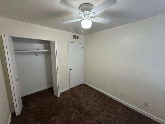 Building Photo - 6140 W Townley Ave