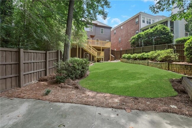 Building Photo - 3228 Silver Lake Dr NE