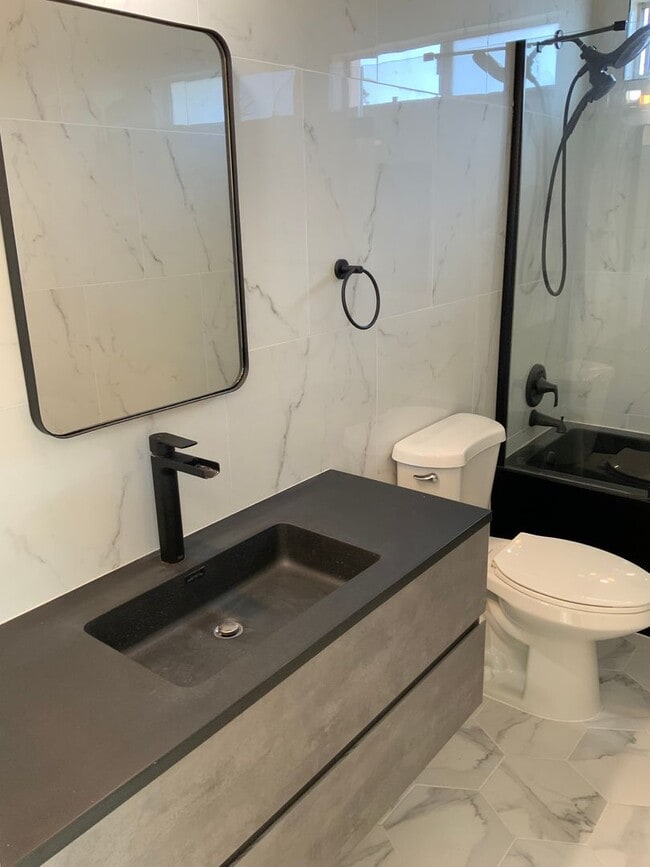 Building Photo - Stunning Remodeled 4 bedroom Hercules Home