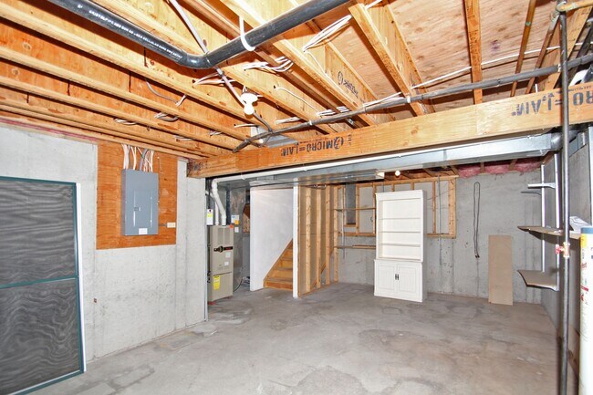 Building Photo - 6149 Aerotech Dr