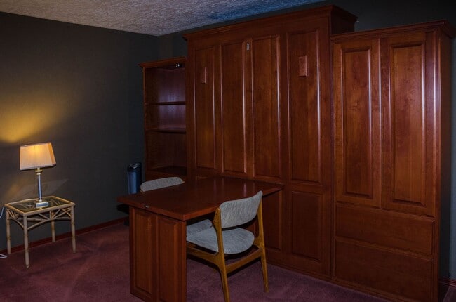 Building Photo - One of a kind Furnished Home with gorgeous back yard!