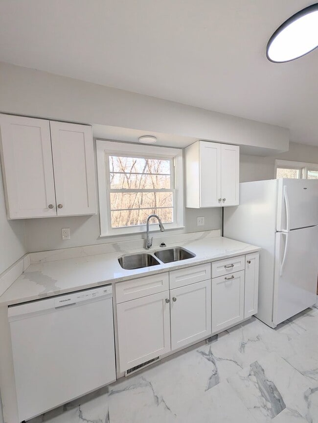 Building Photo - Asheville Long Term Rental