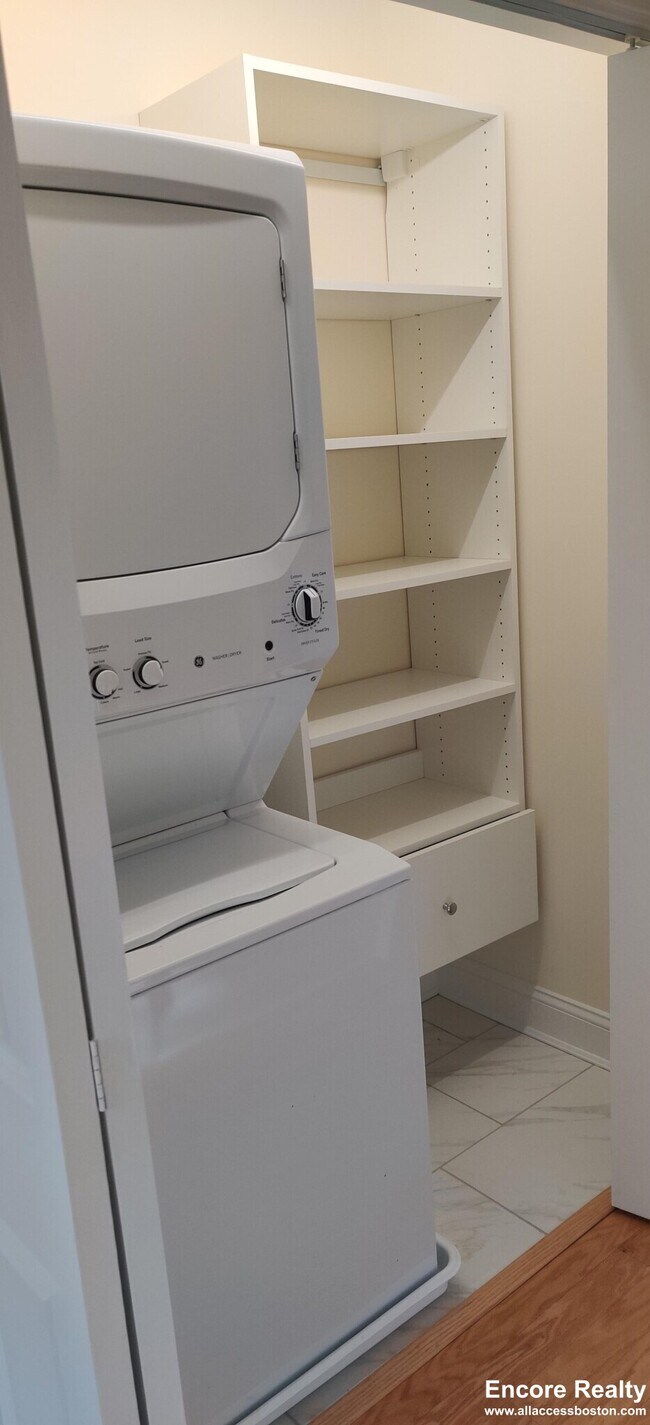 Building Photo - 37 Auburn St