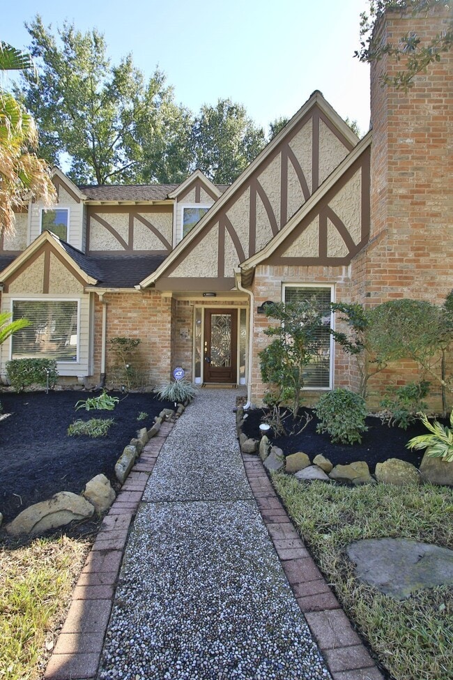 Building Photo - 1819 Saddlecreek Dr