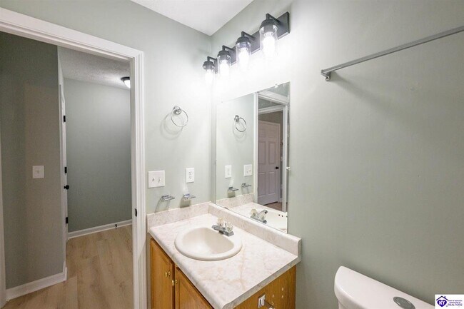 Building Photo - 111 Poplar Cir