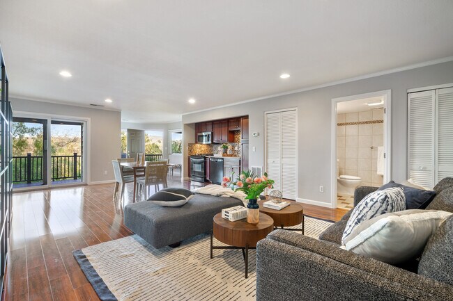 Building Photo - 421 Summit Rd