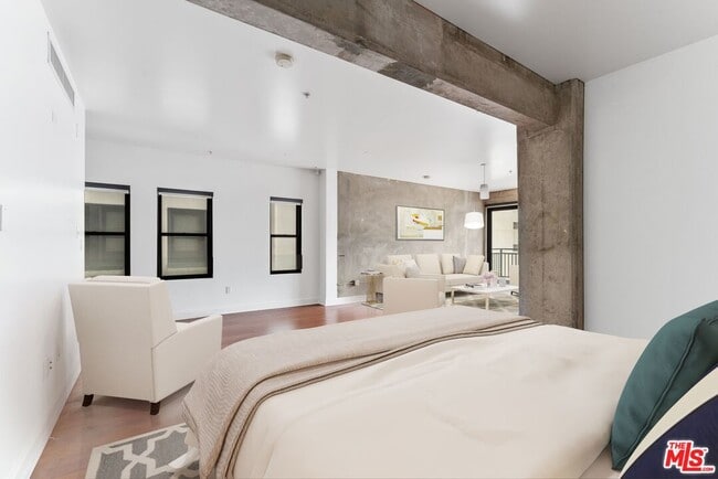 Building Photo - 416 S Spring St