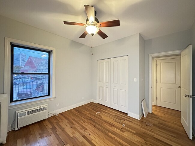 Building Photo - 749 W Addison St