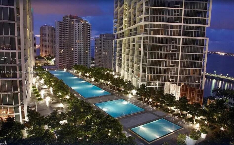 Building Photo - 495 Brickell