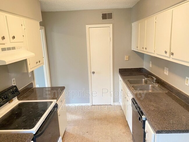 Building Photo - 3681 Barberry St
