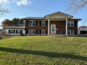 Building Photo - 208 Green Acres Dr