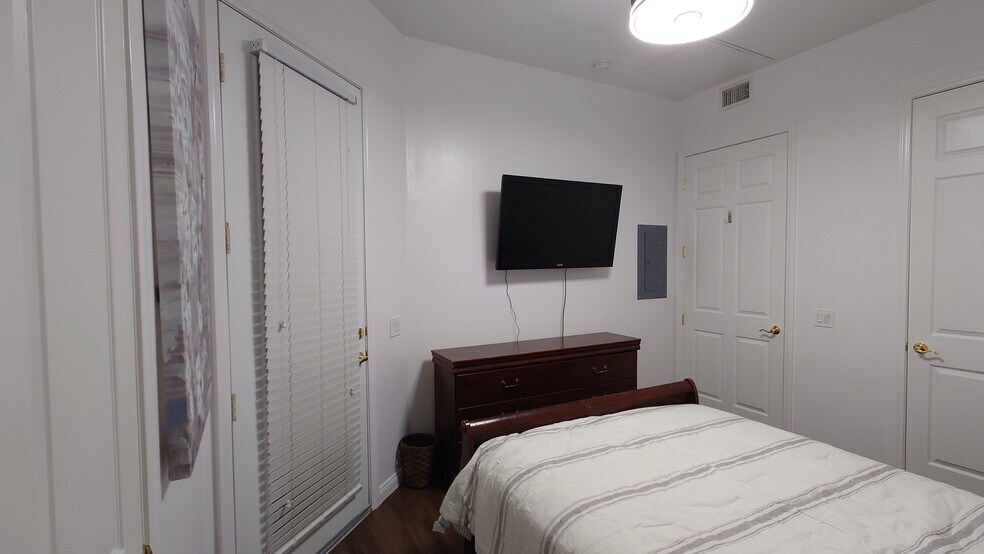 Building Photo - 201 Kaelyn St