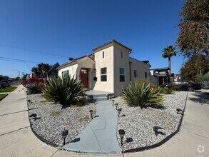 Building Photo - Freshly Renovated 2bd 2ba House