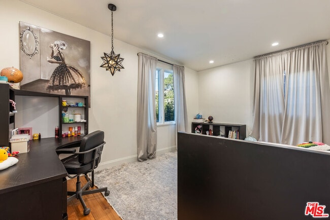 Building Photo - 7473 Mulholland Dr