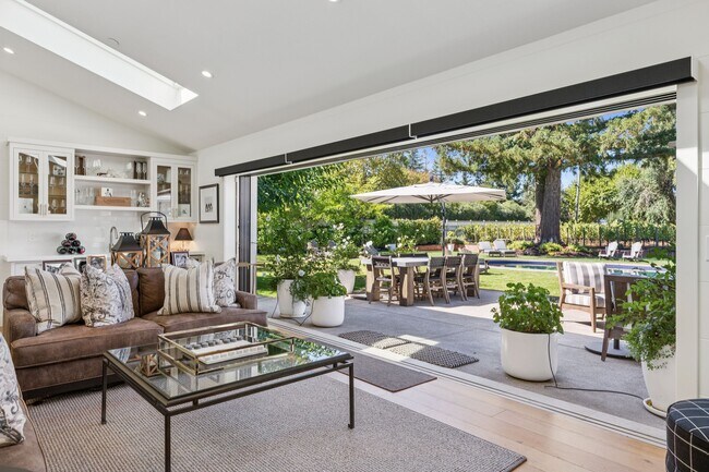 Building Photo - 760 Zinfandel Ln