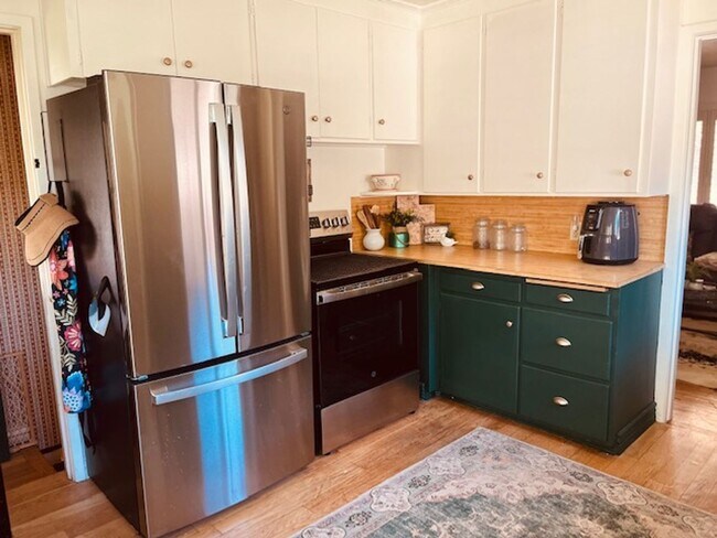 Building Photo - Single Family Home close to SUU