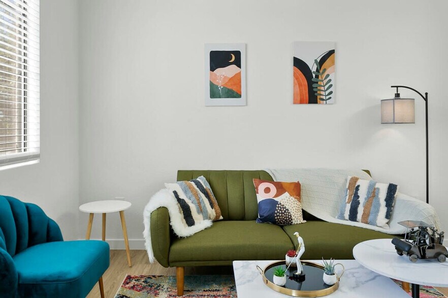 Building Photo - 9450 W Cabela Dr