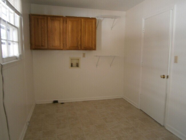 Building Photo - 112 Ramona Ave