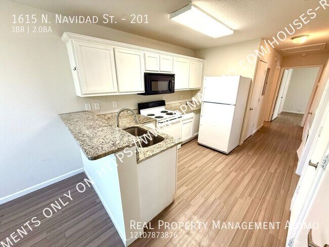 Building Photo - 1615 N Navidad St