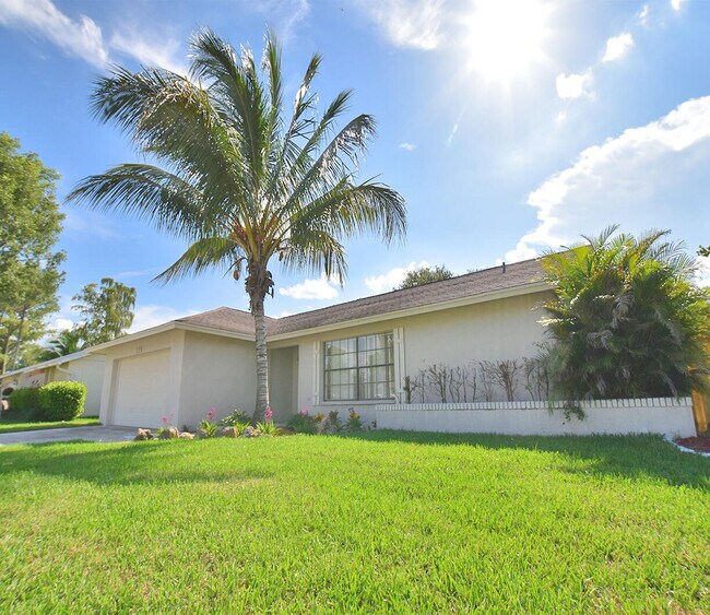 Building Photo - 174 Parkwood Dr