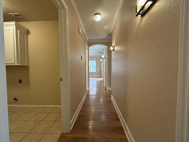 Building Photo - Beautiful Modern Home in LISD