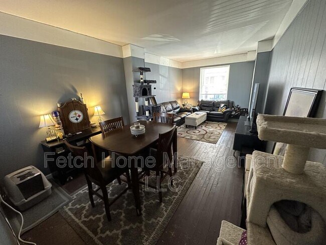 Building Photo - 625 E Madison St