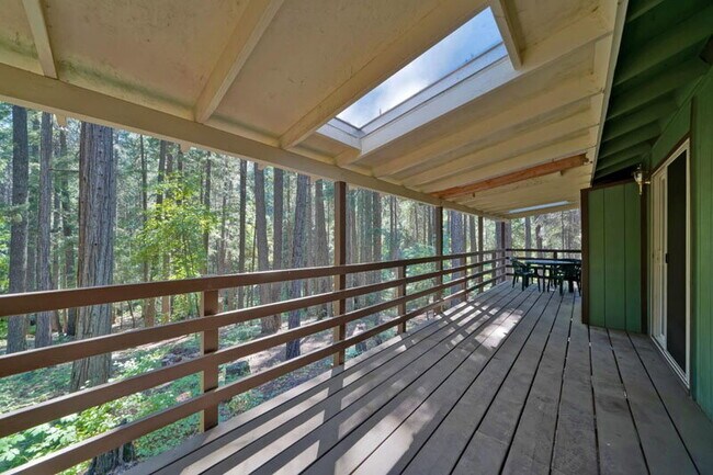 Building Photo - Darling 2-bedroom cabin in the woods!