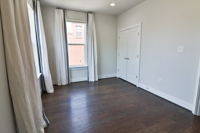 Building Photo - 1424 Piccard Dr